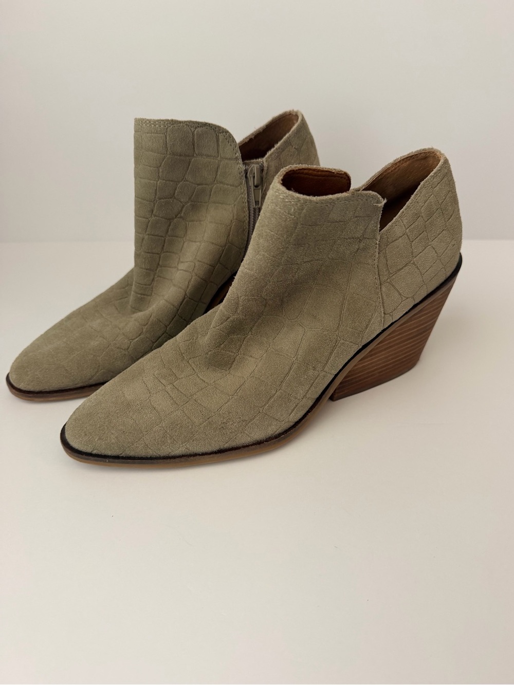 Lucky Brand Saucie Suede Croc-Embossed Ankle Booties size 9